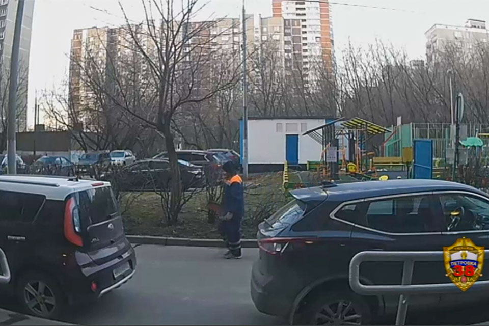 Полицейские в районе Очаково-<strong class="search_match">Матвеевск</strong>ое задержали подозреваемого в краже